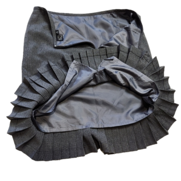 Tahari Women's Business suit Blazer and Skirt Size 10 Grey and Pink Pinstripe - Picture 8 of 16